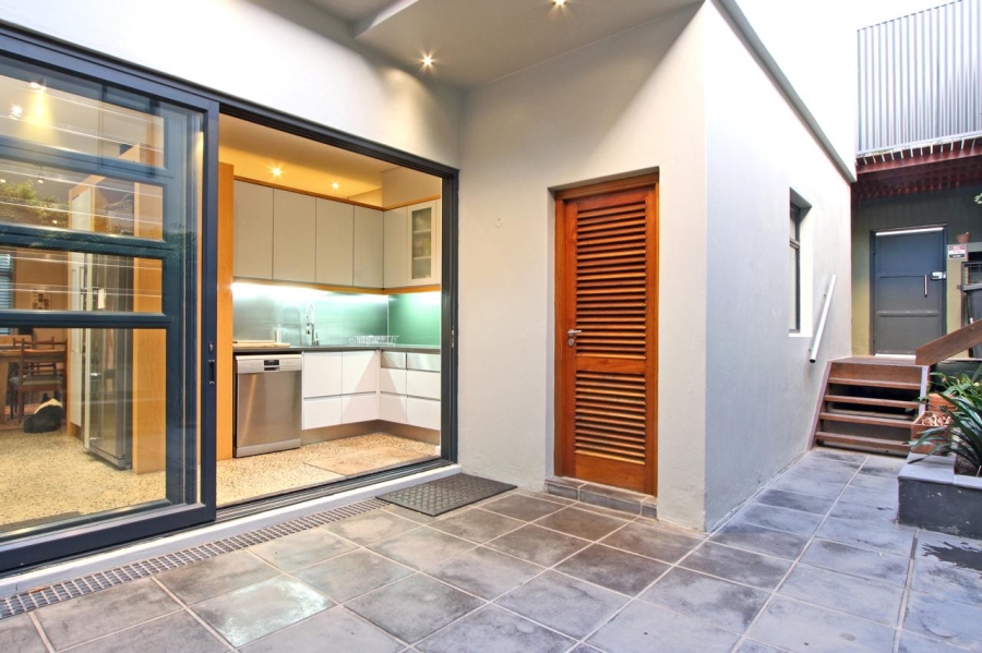 To Let 2 Bedroom Property for Rent in Green Point Western Cape